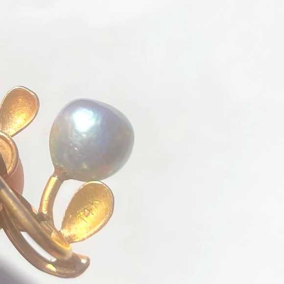 Vintage 14k Gold and Pearl Screw or clip on Earrings for un pierced Ears - Picture 4 of 15